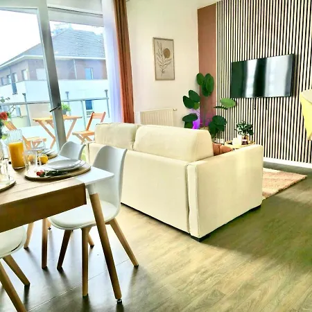 Appartement T2 Cosy à 5min Du Métro Et Avec Place De Parking Privée Créteil