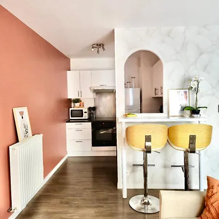 T2 Cosy à 5min Du Métro Et Avec Place De Parking Privée Appartement *